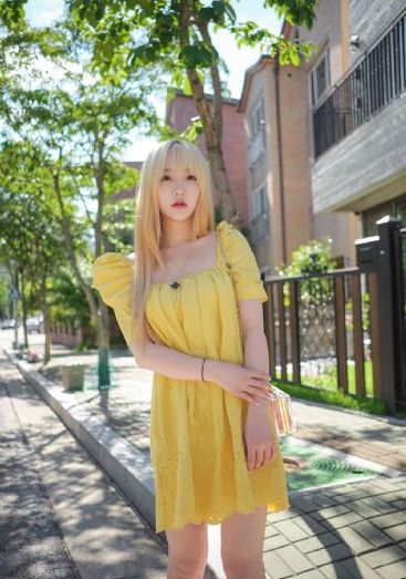 人妖揉摸捏挤胸奶视频_HD720P欧美电影在线